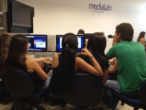 Foto Google, estudiantes Medialab EAFIT